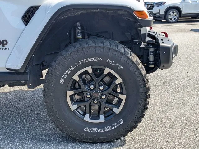 Used 2024 Bright White Clearcoat Jeep Rubicon image 11