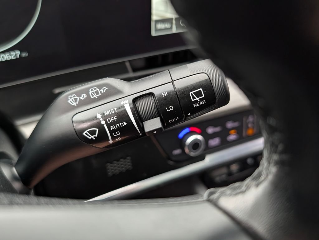 Used 2023 White Kia X-Pro Prestige image 34