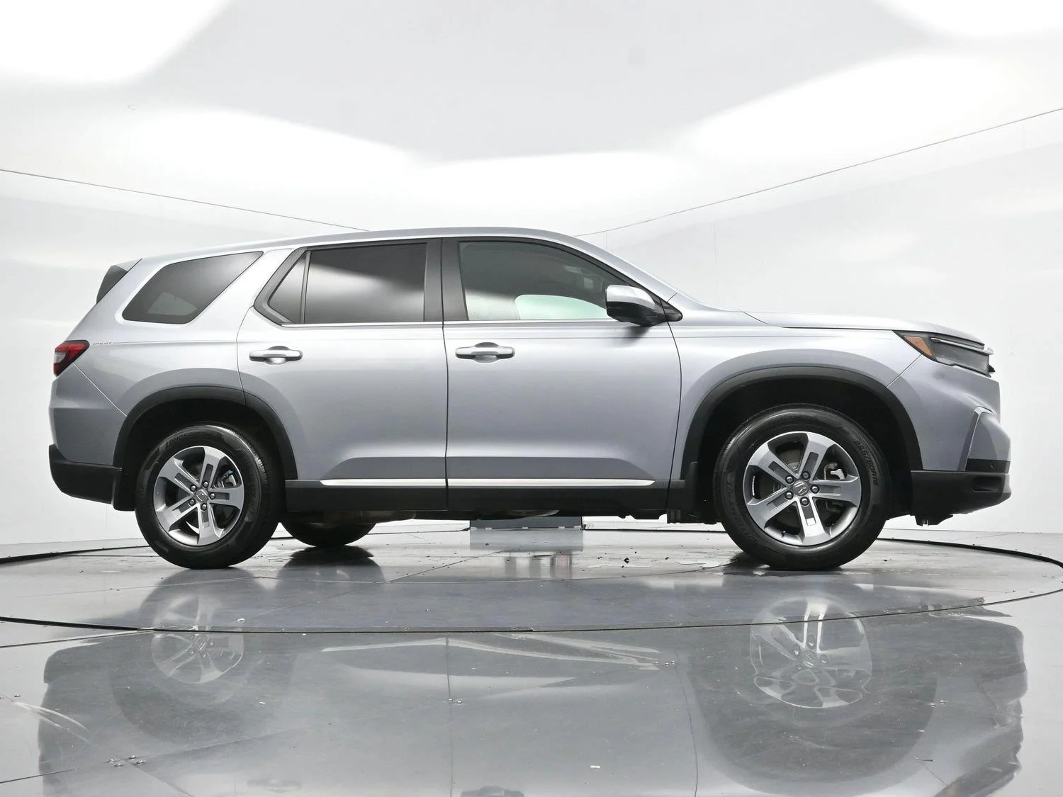 Used 2024 Lunar Silver Metallic Honda EX-L 7 Passenger image 45