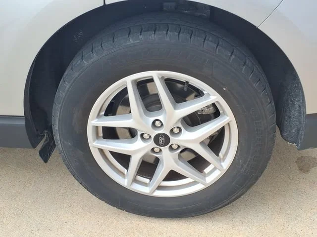 Used 2024  Ford SEL image 23