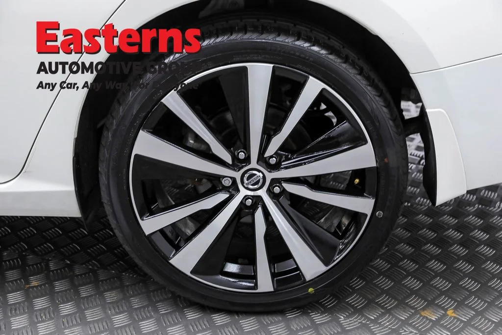 Used 2022 White Nissan 2.5 SR image 30