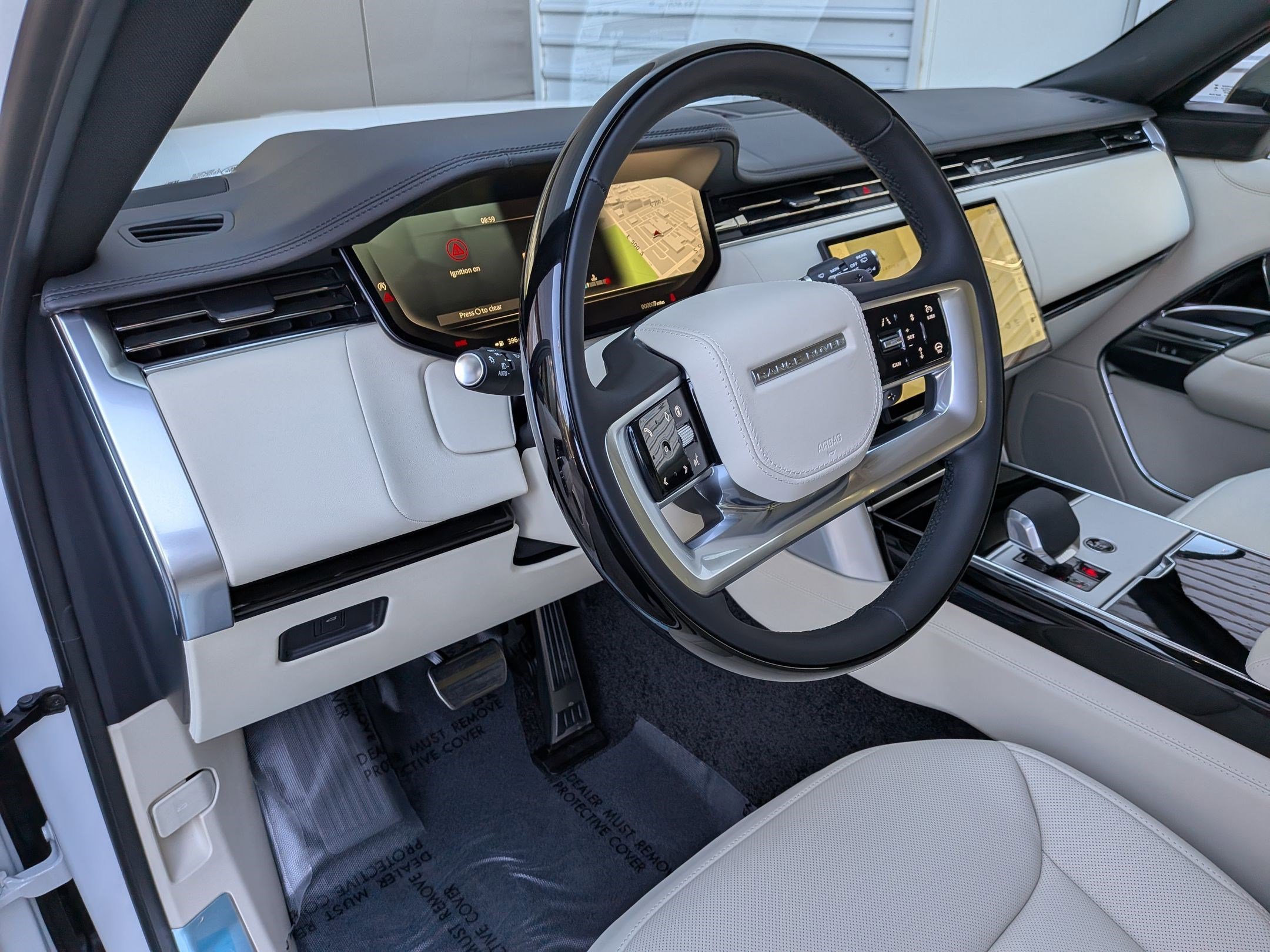 New 2026 Ostuni Pearl White Land Rover P530 SE 7 Seat image 14