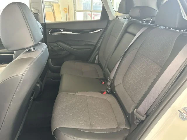 New 2026 Snow White Pearl Kia S image 26