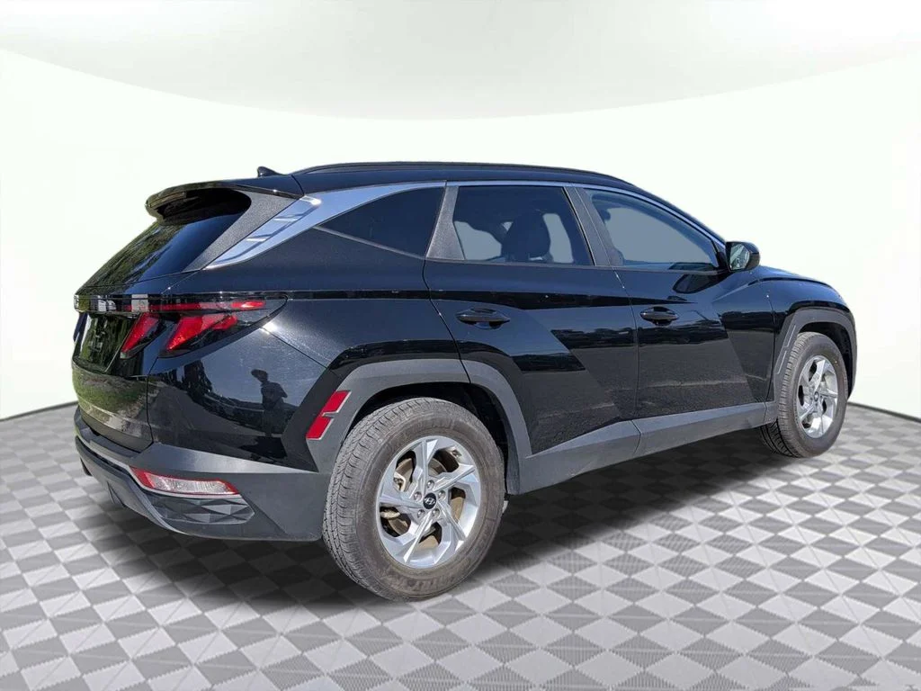 Used 2024 Black Hyundai SEL image 3