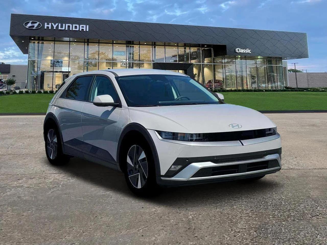 New 2025 Cyber Gray Hyundai SE image 11