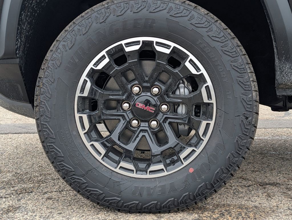 2026 GMC Canyon AT4 - Photo 4