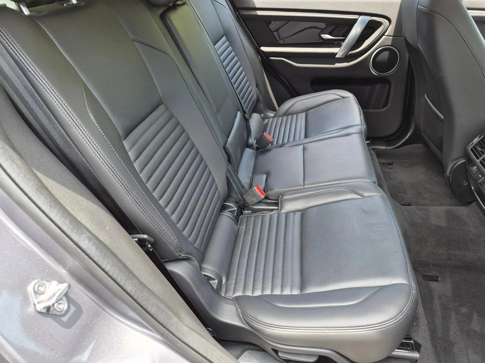 Used 2023 Grey Land Rover S image 20
