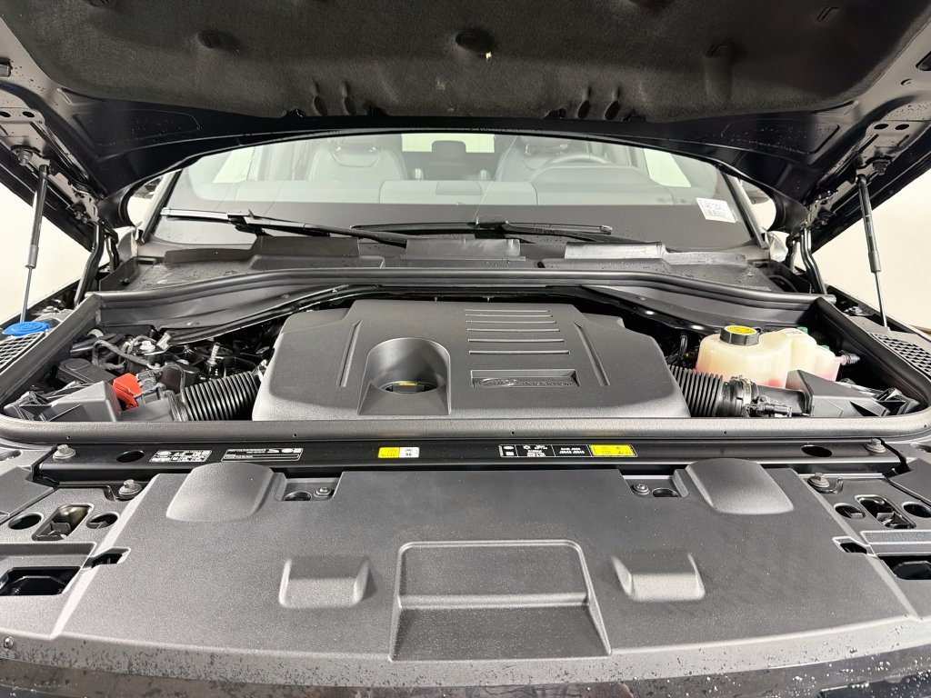 New 2027 Santorini Black Land Rover  SE P360 image 32