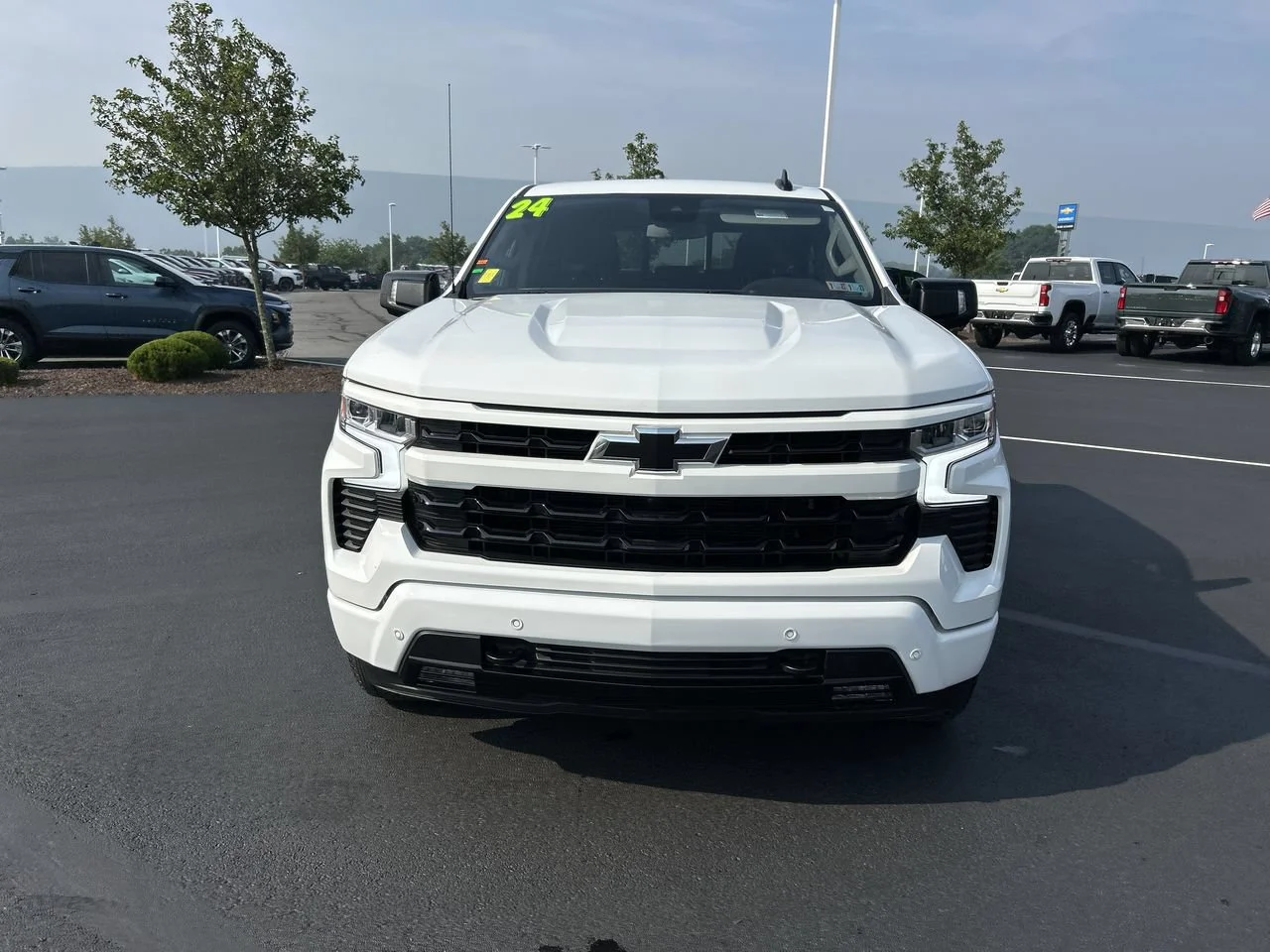 Used 2024 Summit White Chevrolet RST image 2