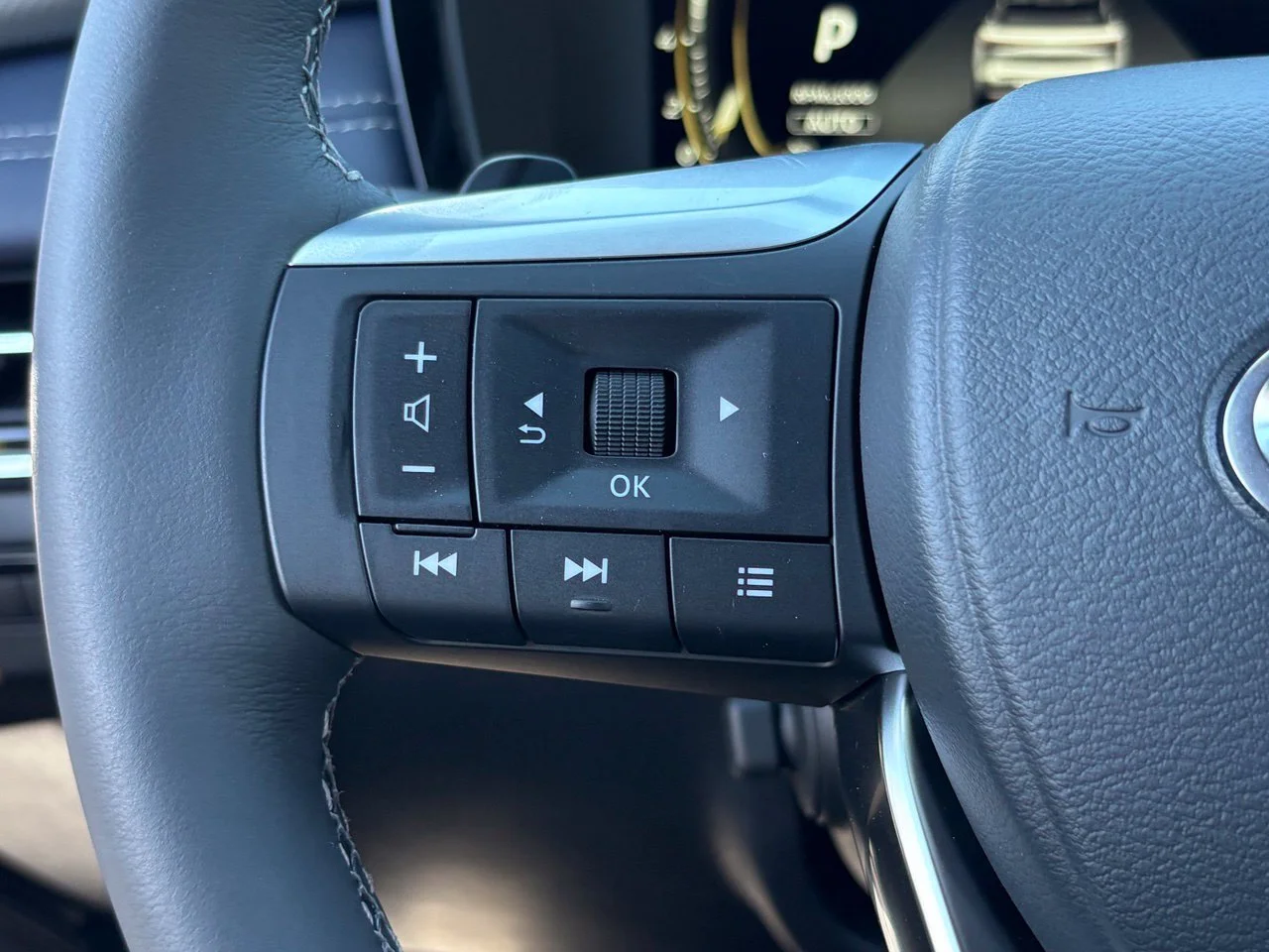 New 2027 RADIANT WHITE INFINITI Sport AWD image 30
