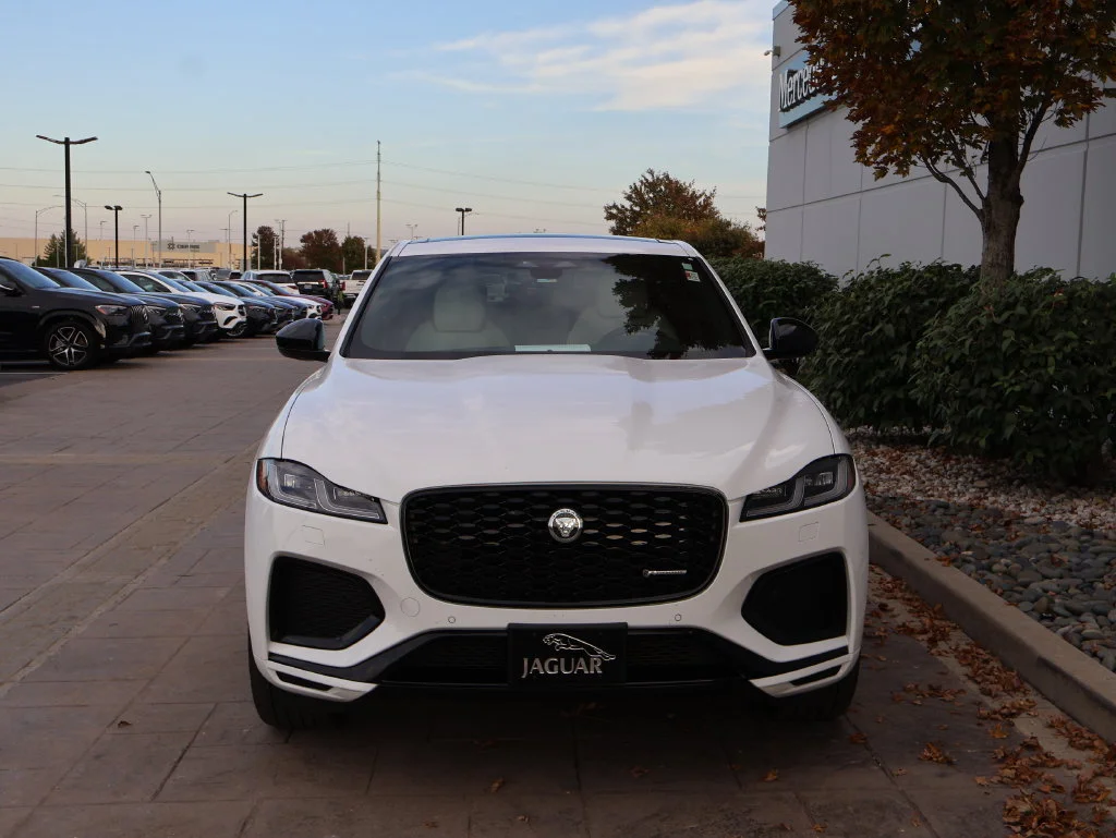 Used 2025  Jaguar P250 R-Dynamic S image 3