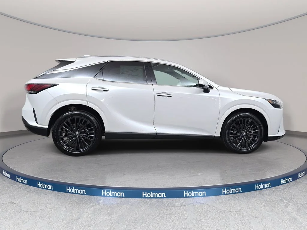New 2026 Eminent White Pearl Lexus PREMIUM image 4