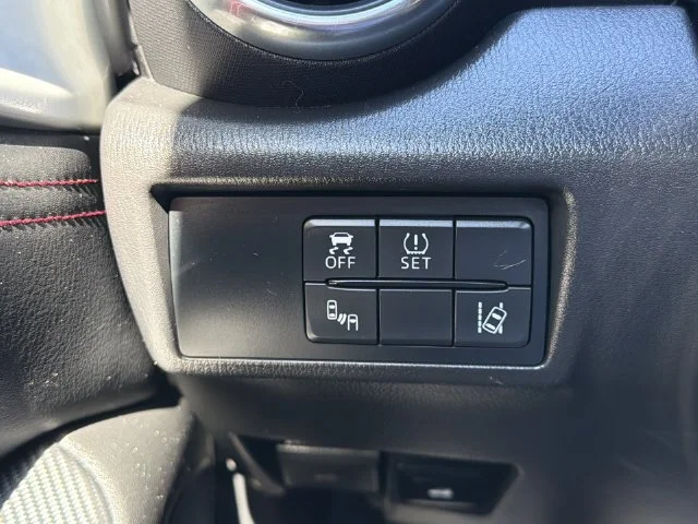 Used 2017 White Mazda Grand Touring image 29
