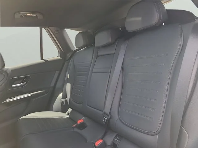 Used 2025 White Mercedes-Benz GLC 300 image 7