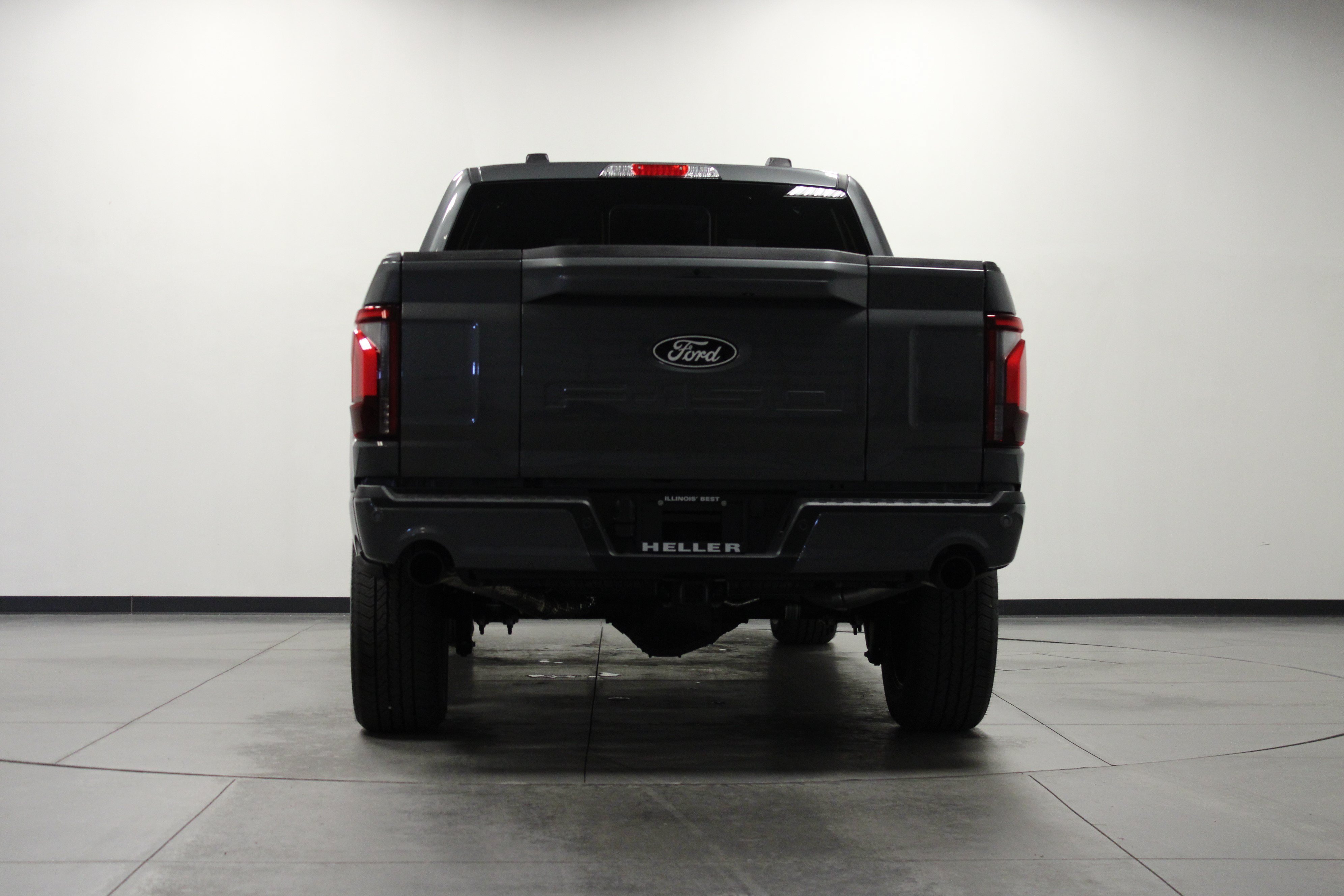 New 2026 Carbonized Gray Metallic Ford LARIAT image 5