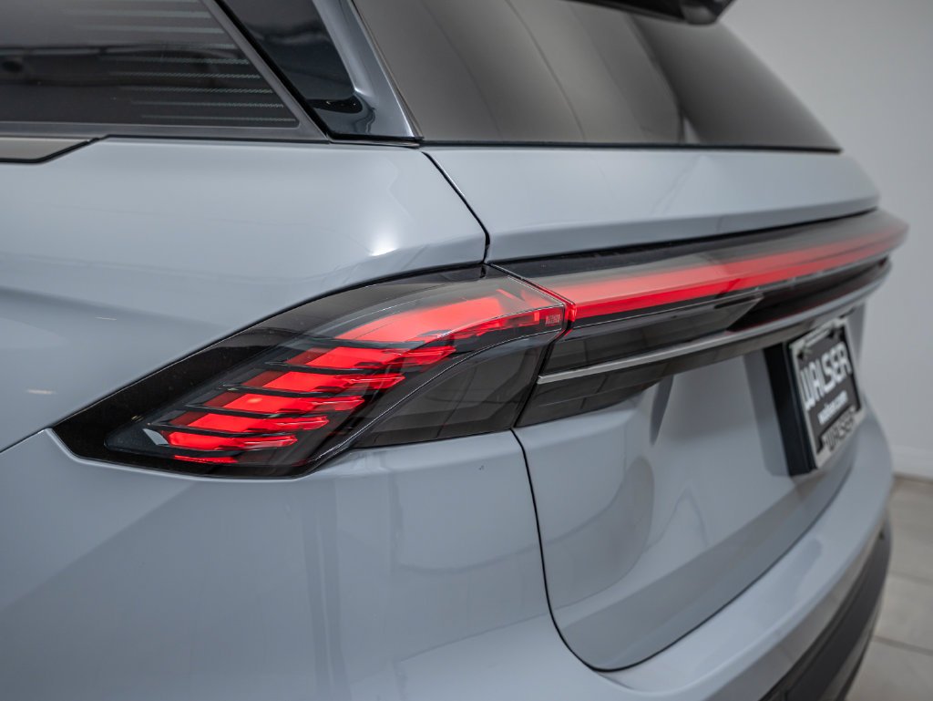 Used 2026 Gray Matter Metallic Cc Lincoln Premiere image 9
