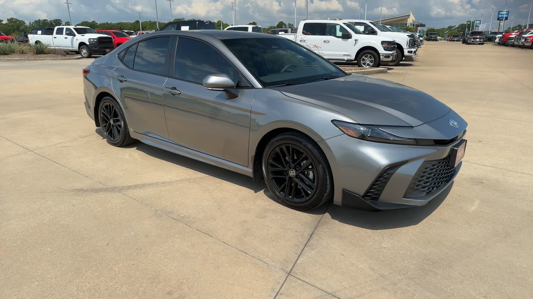 2025 Toyota Camry SE photo 2