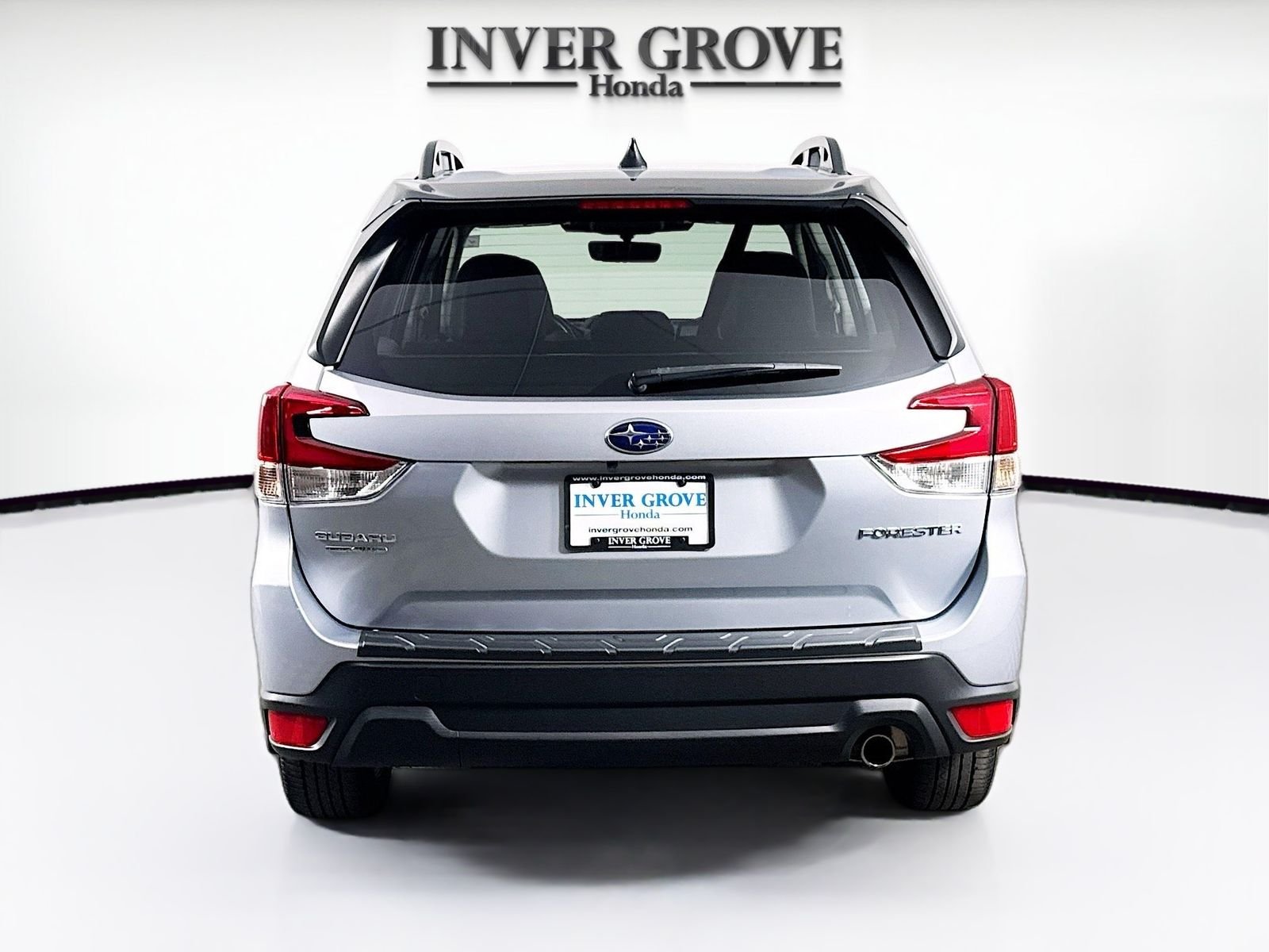 Used 2024 Ice Silver Metallic Subaru Limited image 6