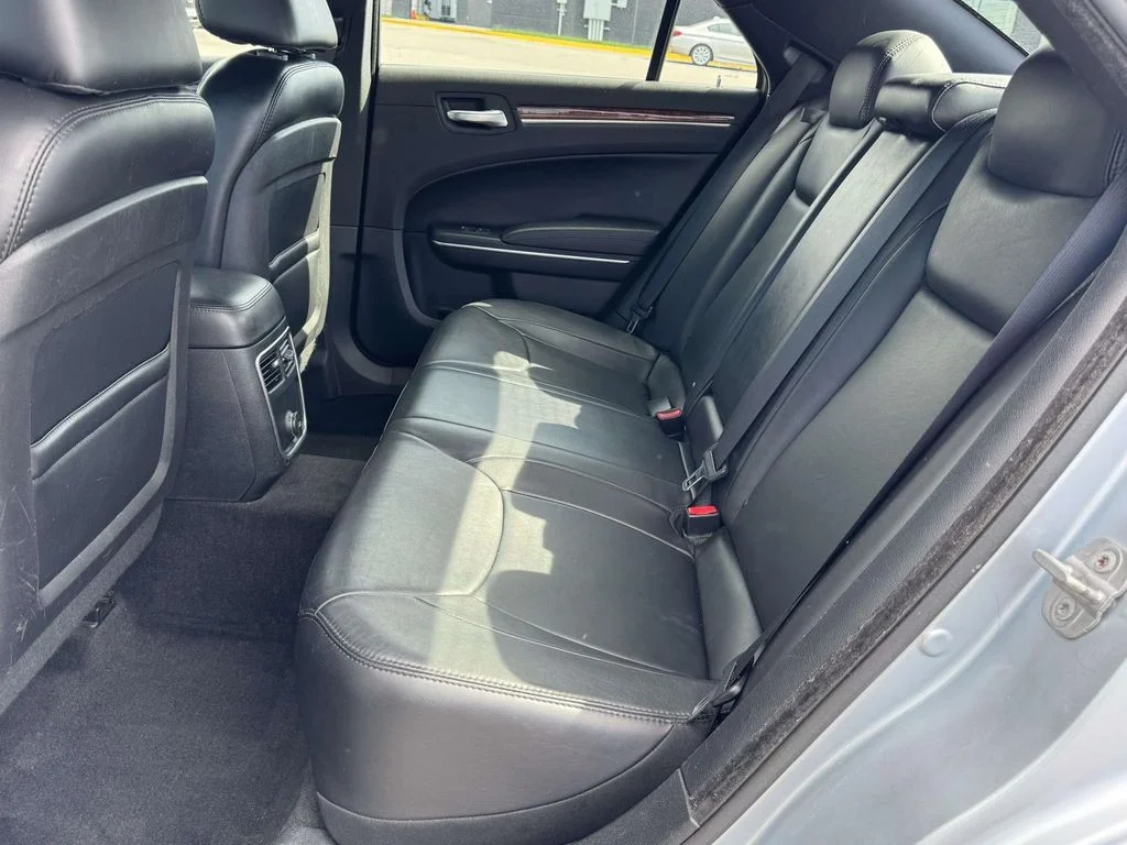 2013 Chrysler 300 Base - Photo 15