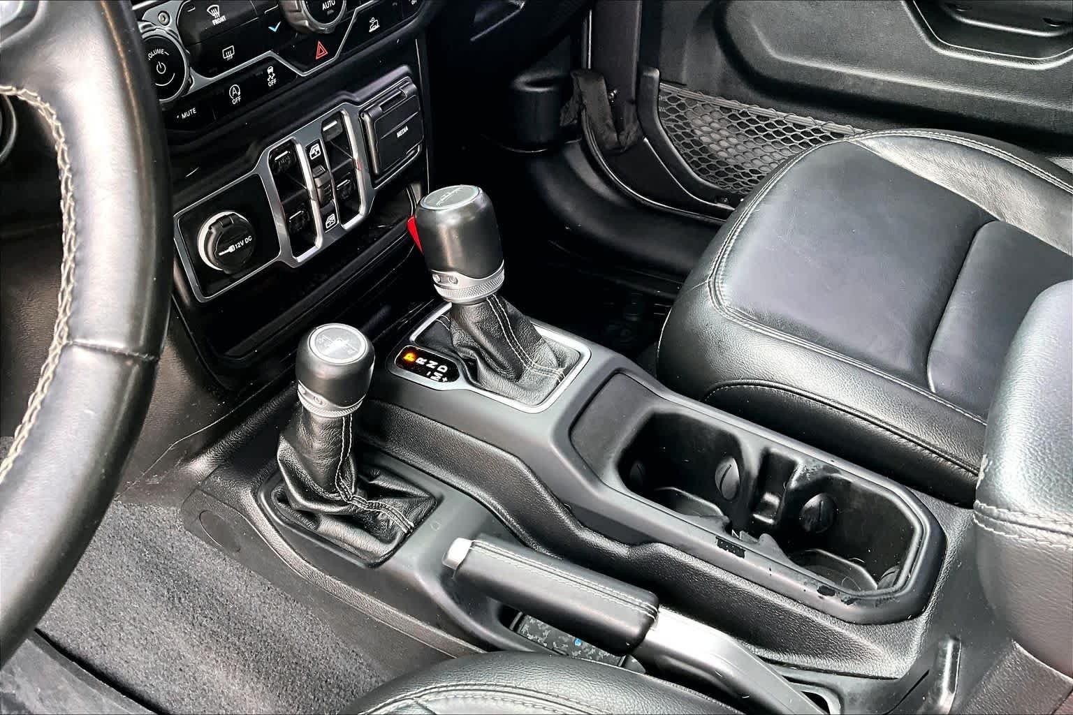 Used 2021 Granite Crystal Metallic Clearcoat Jeep Overland image 17