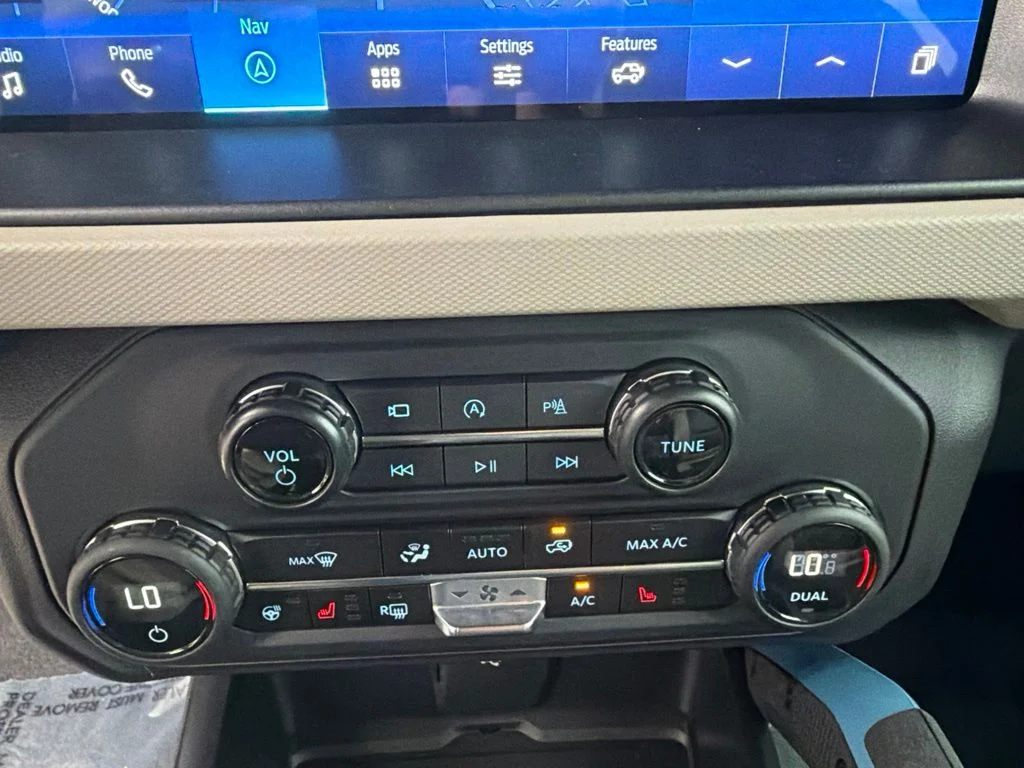 Used 2023 Gray Ford Wildtrak image 28