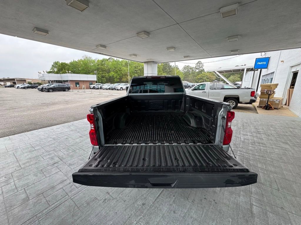 Used 2025 Sterling Gray Metallic Chevrolet LT image 9