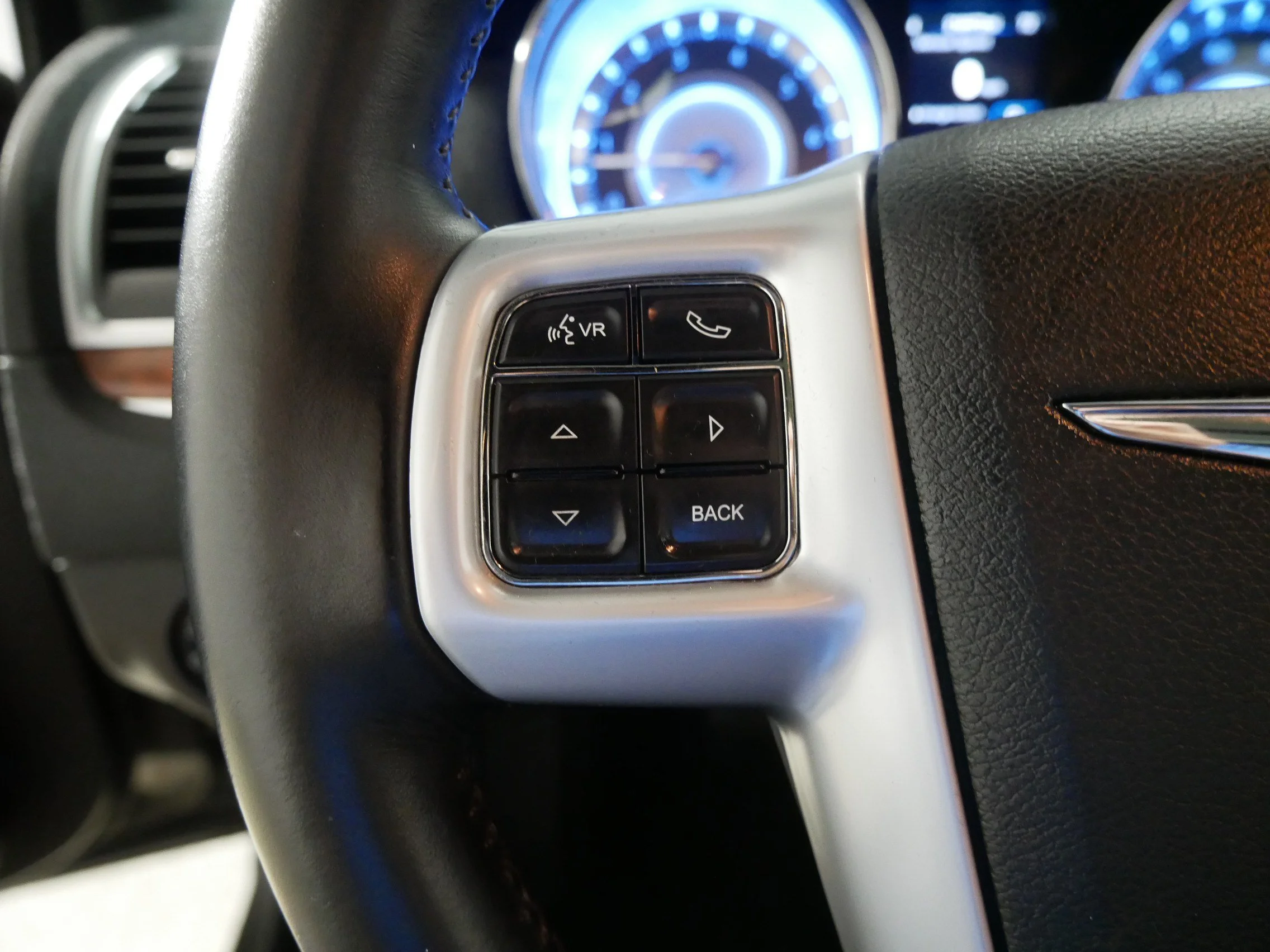 Used 2014 Granite Crystal Metallic Clearcoat Chrysler  image 27