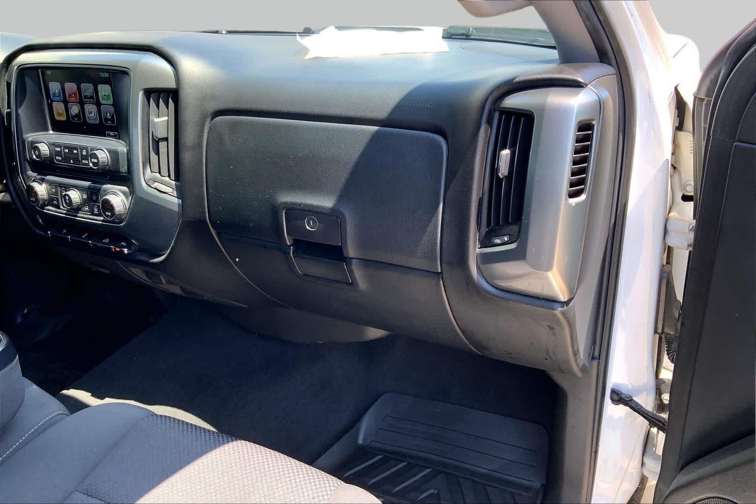 Used 2018 Summit White Chevrolet LT image 19