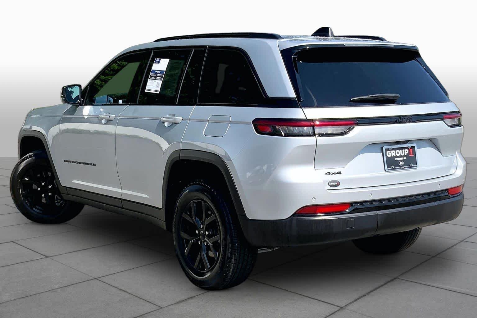 Certified Used 2025 Silver Zynith Jeep Altitude image 12