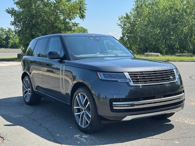 New 2026 Carpathian Grey Land Rover SE image 7