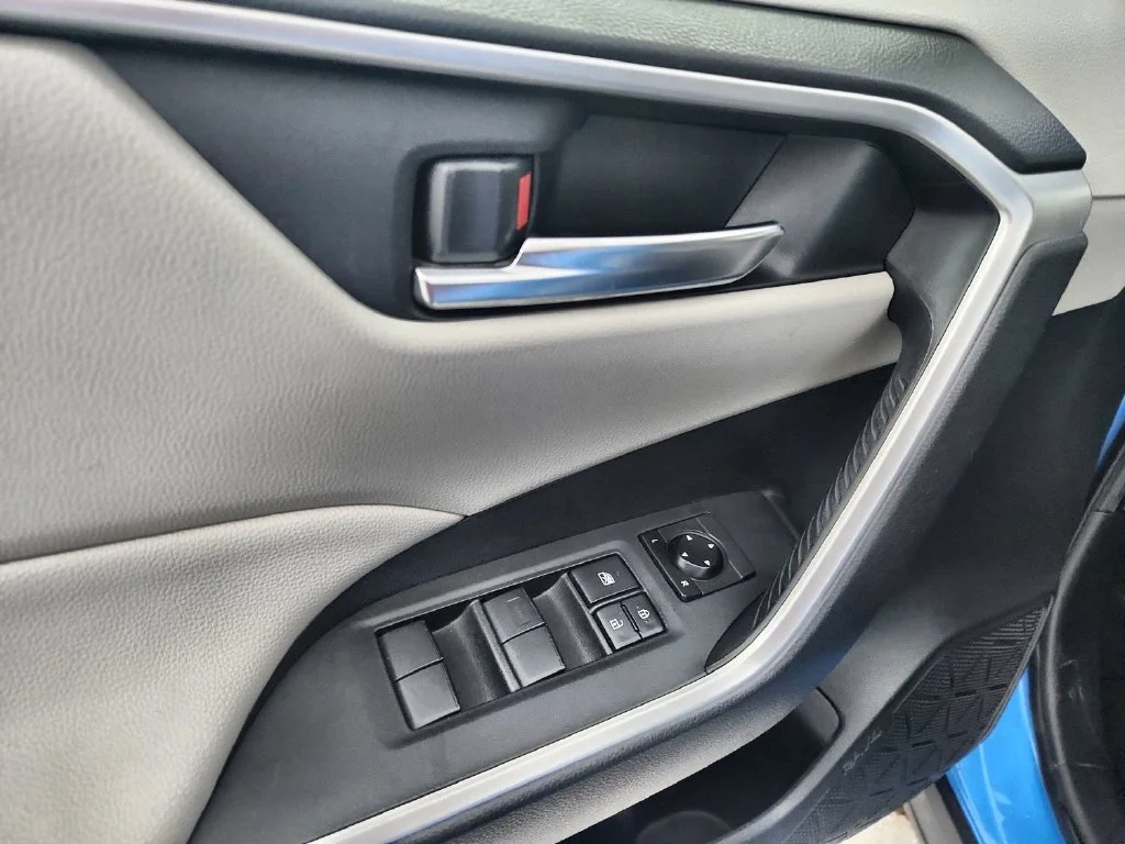 Used 2019 Blue Toyota XLE image 23