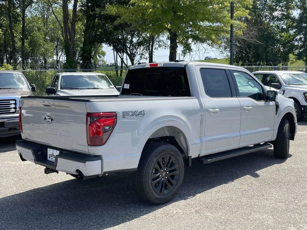New 2026 Avalanche Ford XLT image 3