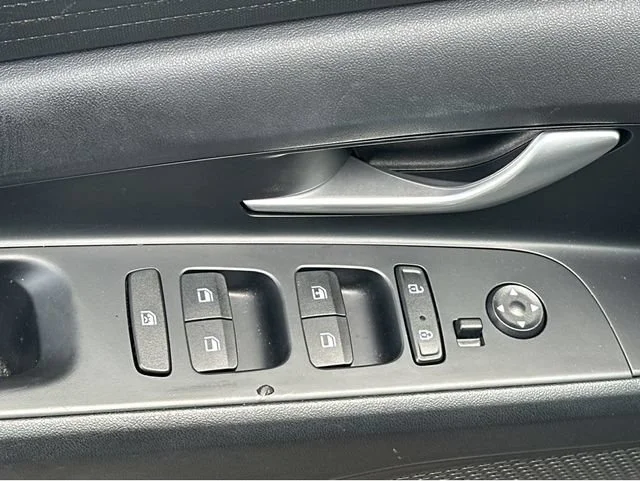 2021 Hyundai Elantra SE - Photo 23