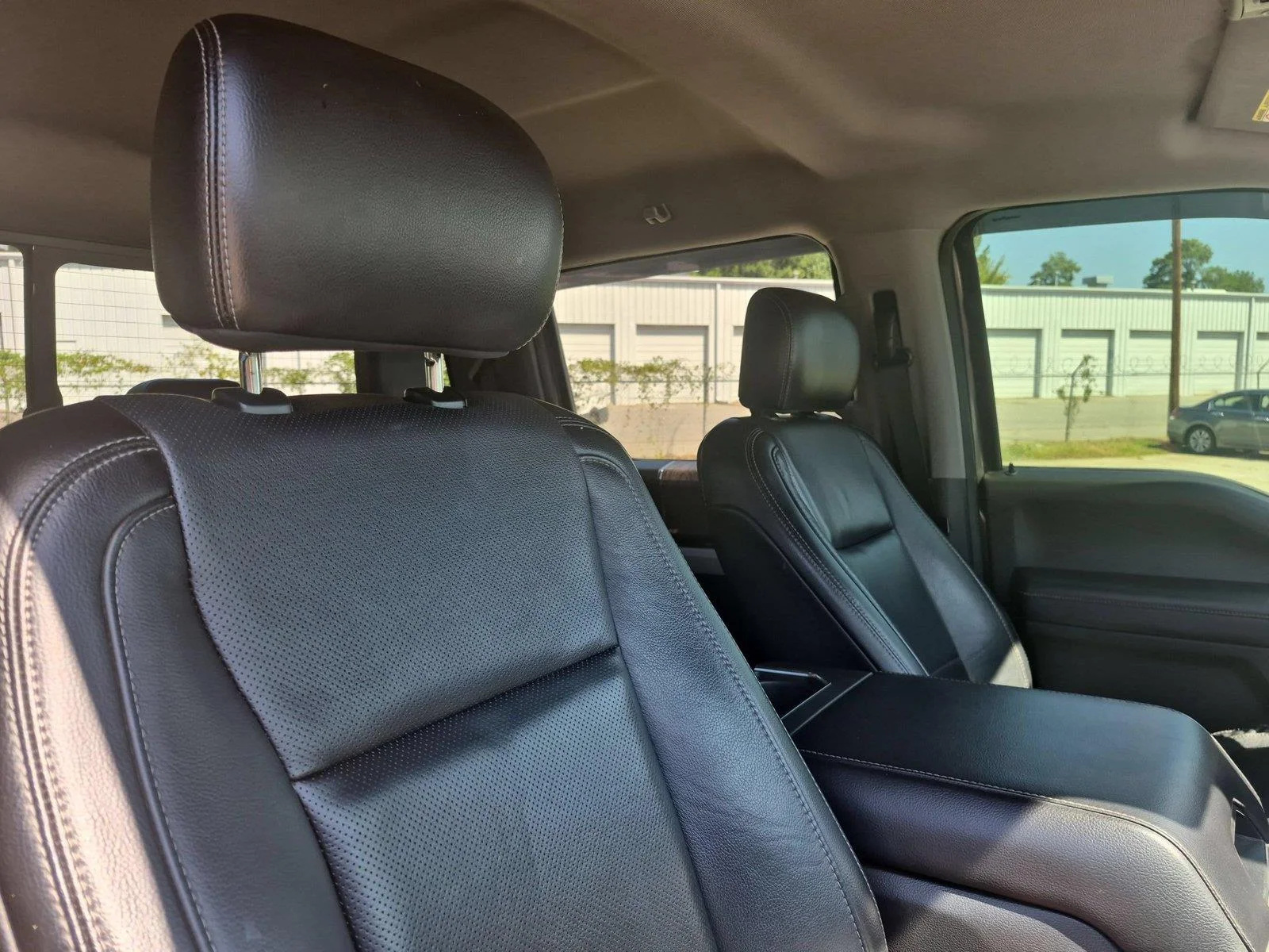 Used 2018 Stone Gray Metallic Ford LARIAT image 36