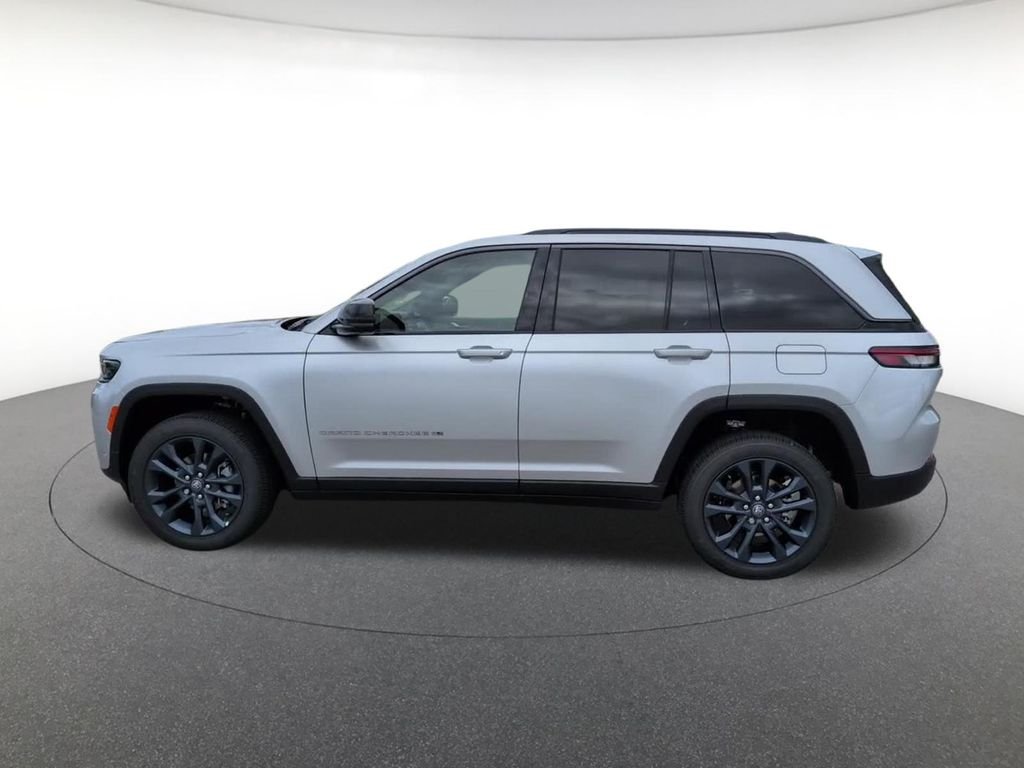 New 2026 Silver Zynith Exterior Paint Jeep  image 8