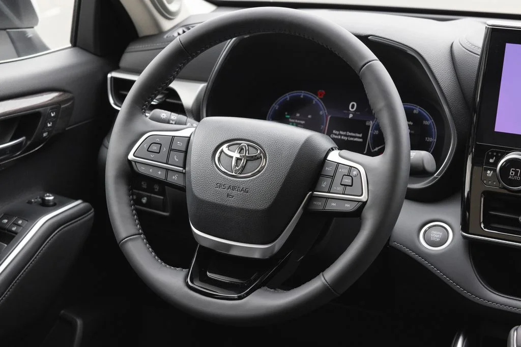 New 2026 Heavy Metal <sup>1</sup> Toyota  Platinum image 13