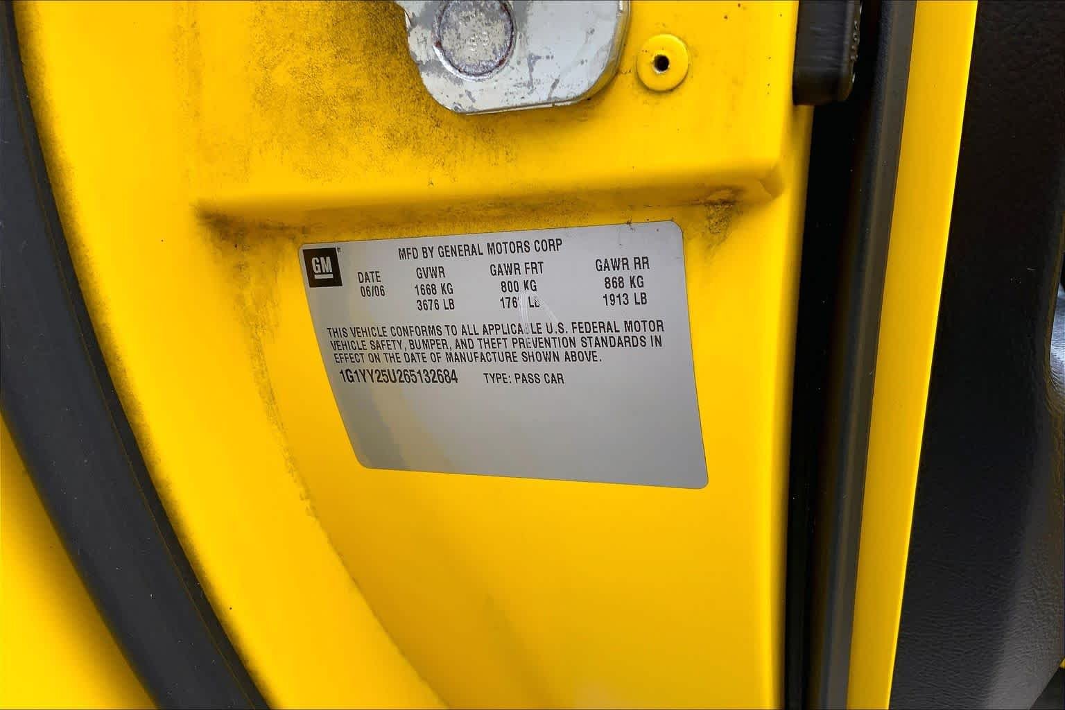 Used 2006 VELOCITY YELLOW TINT COAT Chevrolet  image 30