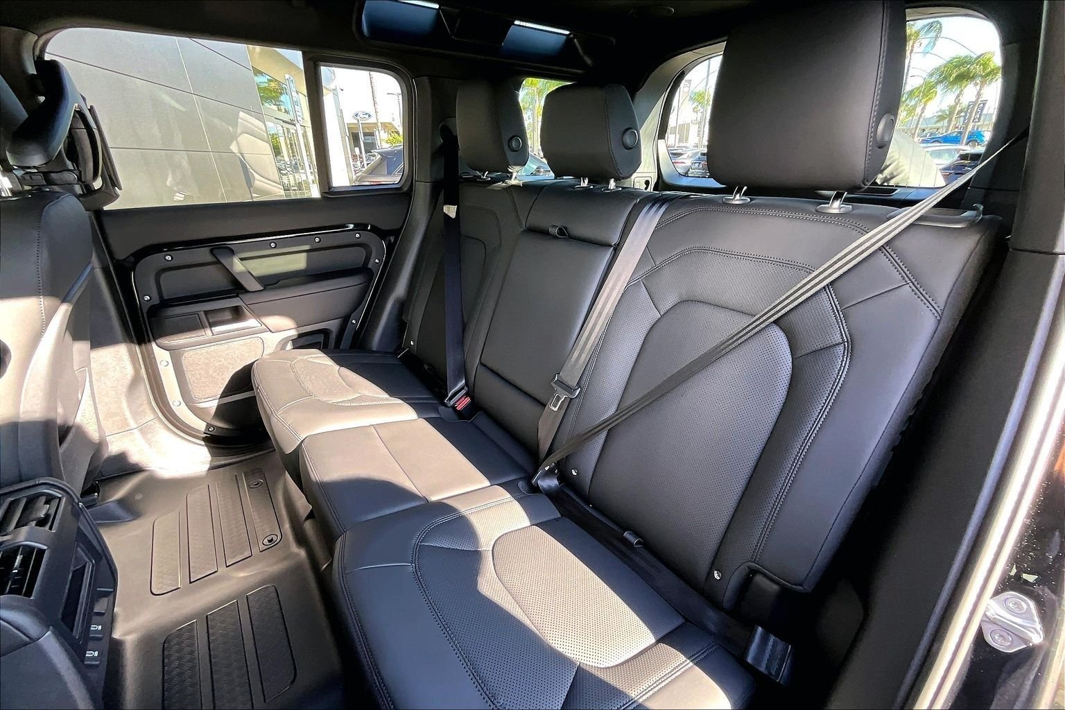 New 2026 Santorini Black LAND ROVER X-Dynamic SE image 10