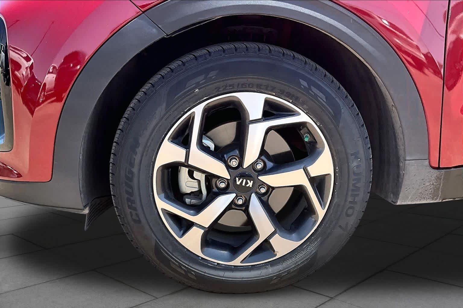 Used 2021 Hyper Red Kia LX image 10