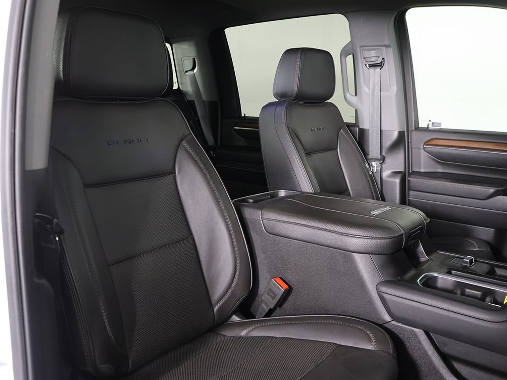 Used 2024 White GMC Denali image 29