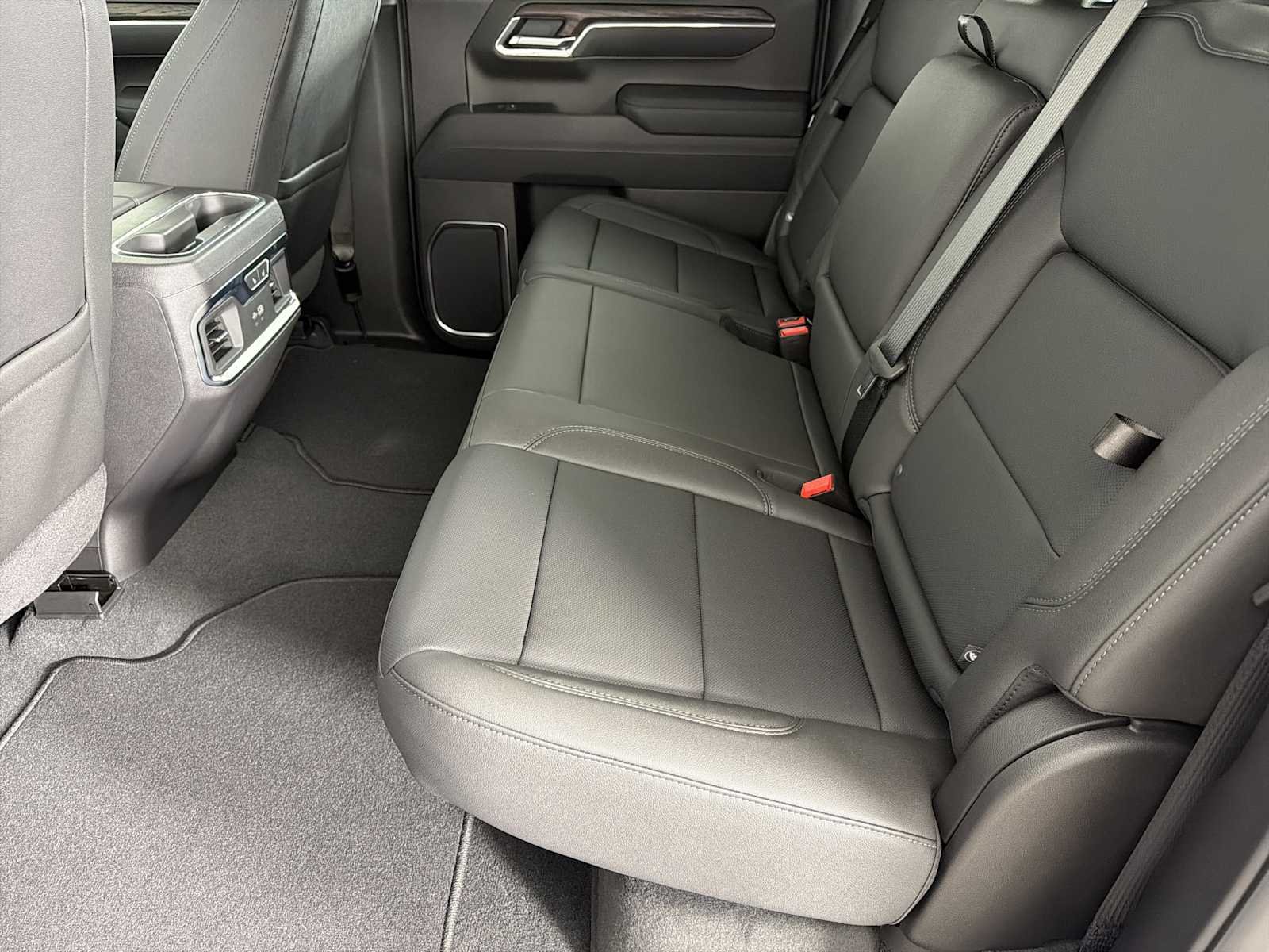 2026 GMC Sierra 1500 SLT - Photo 18