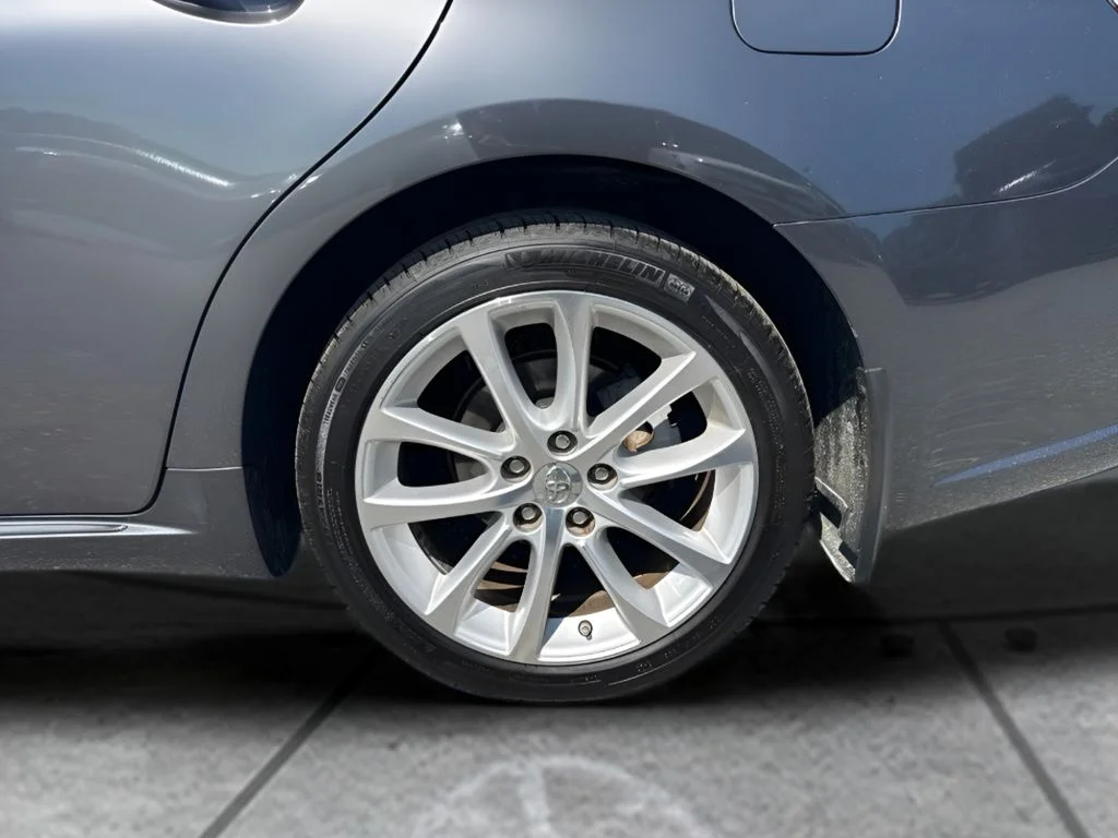 Used 2014 Gray Toyota Limited image 24