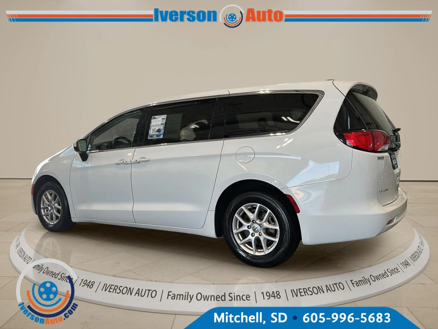 Used 2023 Bright White Clearcoat Chrysler LX image 5