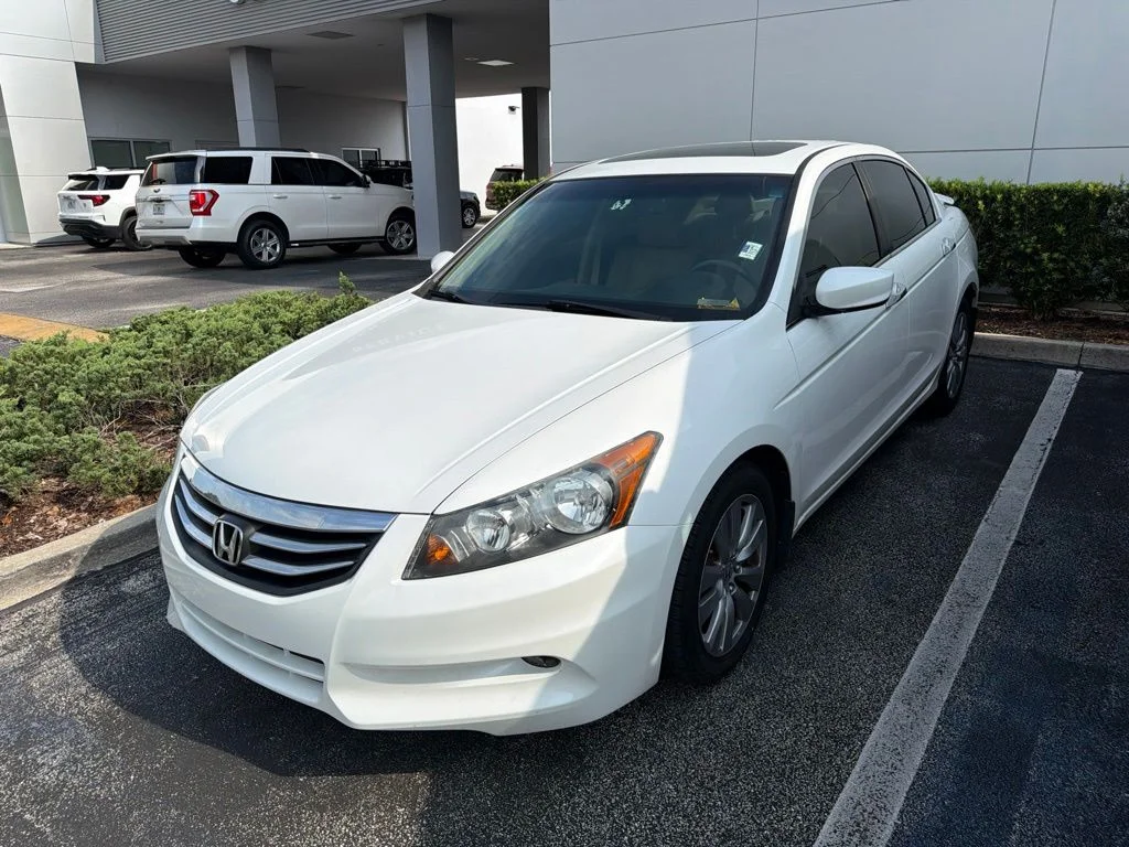 Used 2011 White Honda EX-L image 1