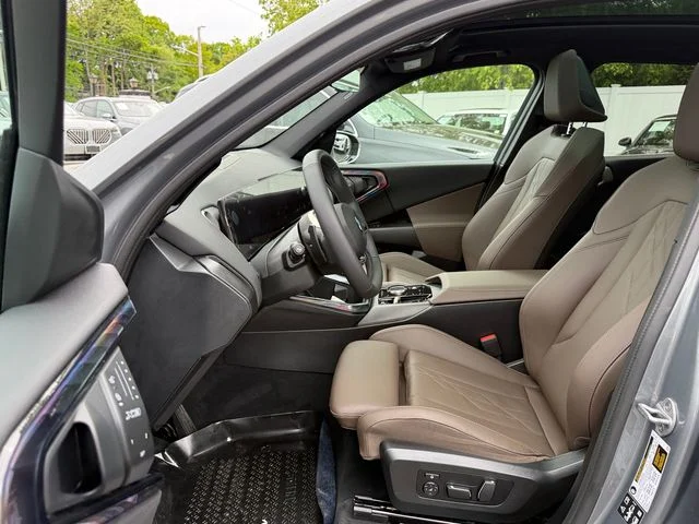 Used 2025 Skyscraper Grey Metallic BMW 30 xDrive image 18