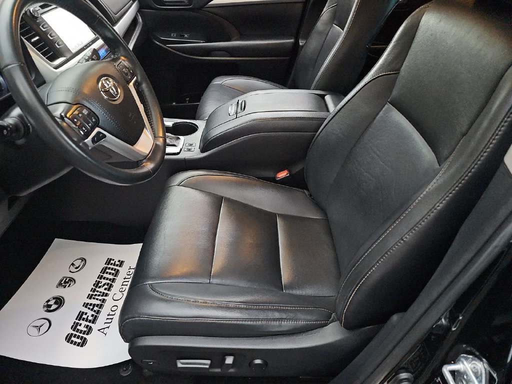 Used 2019 Black Toyota XLE image 2