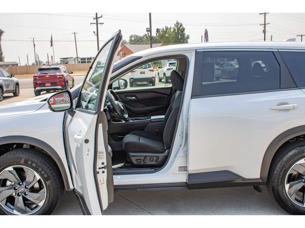 Used 2024 Everest White Pearl Nissan SV image 26