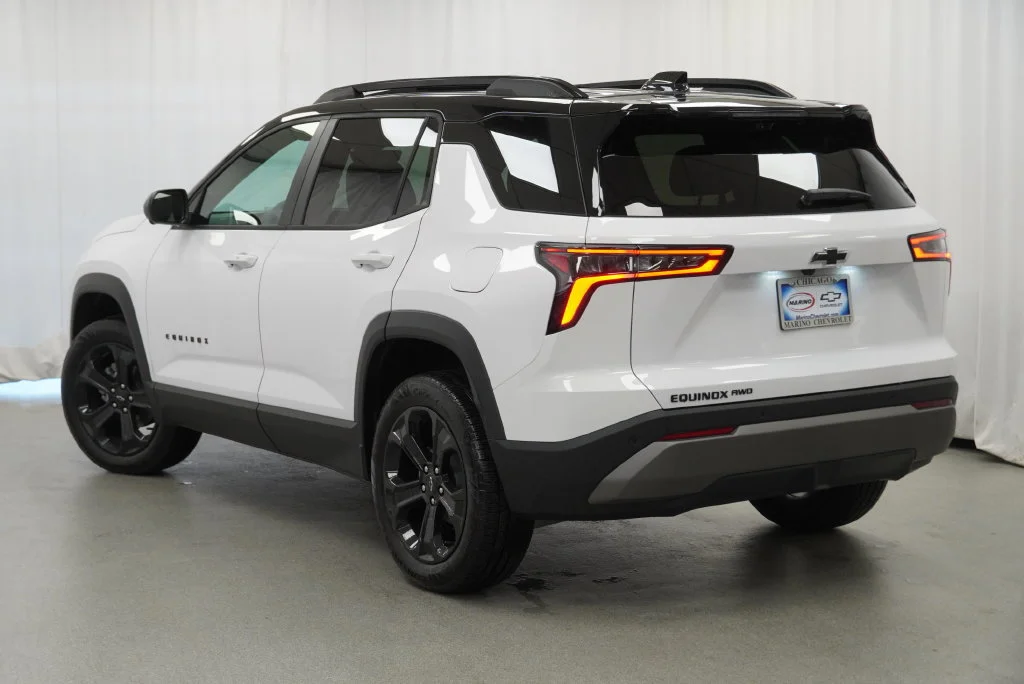 New 2027 Summit White Chevrolet LT image 17