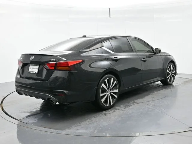 Used 2019 Super Black Nissan 2.5 SR image 7