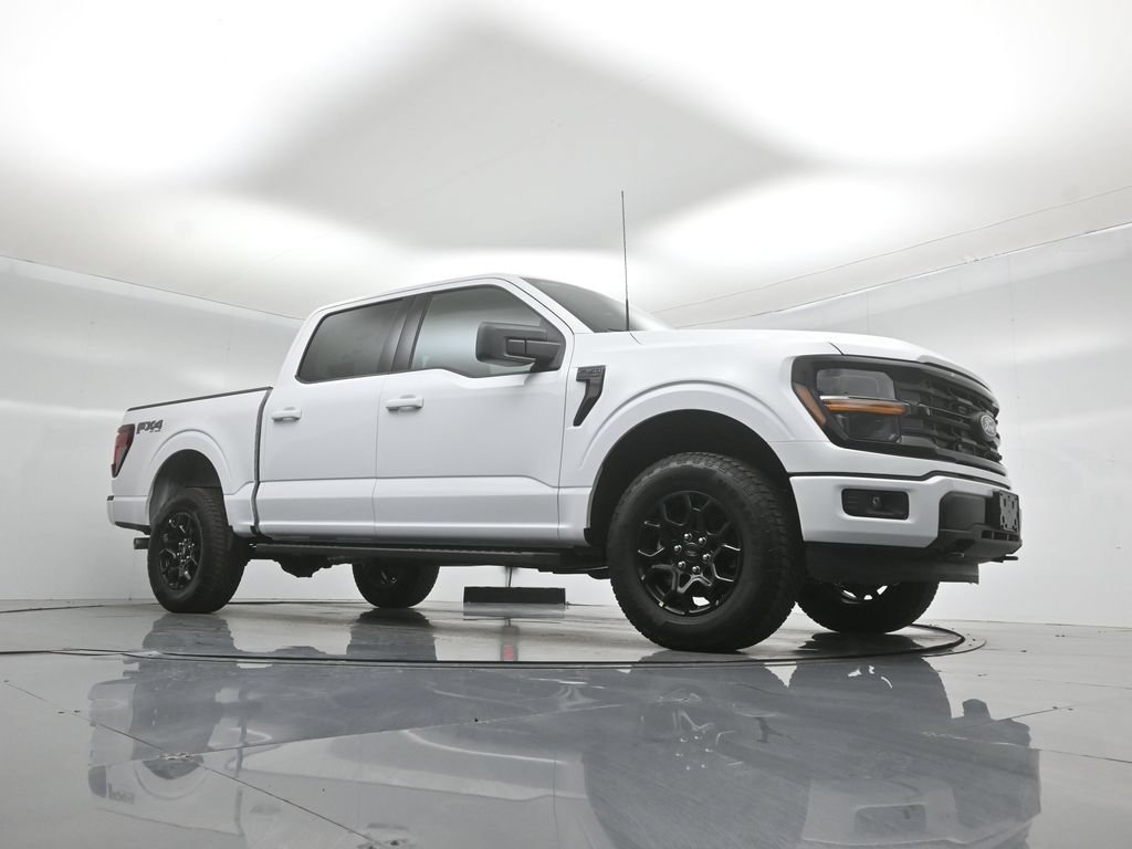 New 2026 White Ford XLT image 3